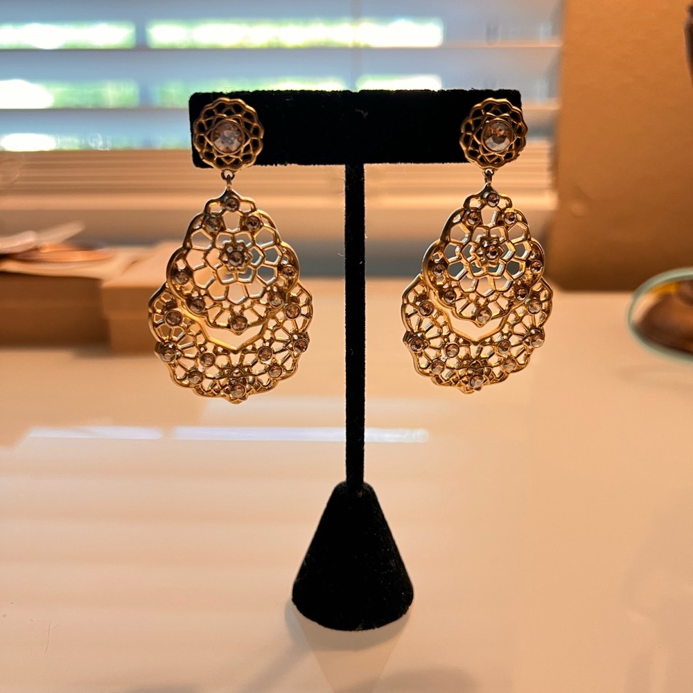Elegant Gold Filigree Drop Earrings